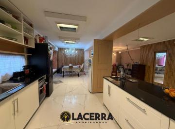 PH de 6 ambientes, General San Martín · PH / Multifamiliar Villa Ballester — Mercedes Al 4500