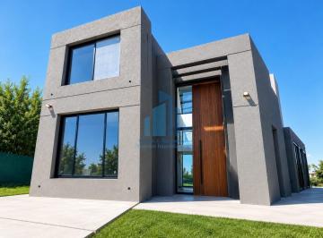 Casa · 309m² · 6 Ambientes · 3 Cocheras · Venta Casa a Terminar de 6 Ambientes en Barrio El Canton con Vista a Laguna, Escobar