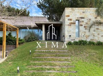 Casa · 200m² · 4 Ambientes · 1 Cochera · Casa en Venta en Costa Esmeralda