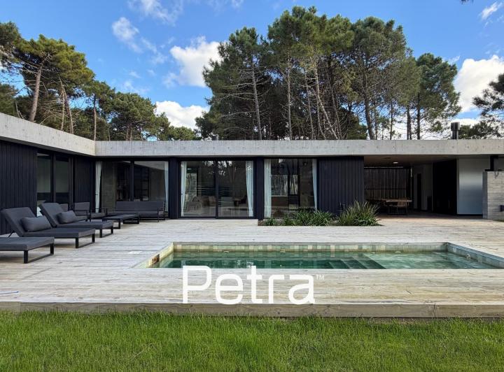Casa · 887m² · 4 Ambientes · 2 Cocheras