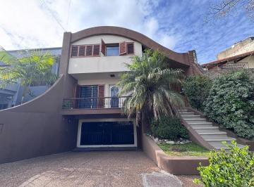 Casa · 320m² · 4 Ambientes · 3 Cocheras · Casa en Lote Propio de 6 Ambientes con Piscina.