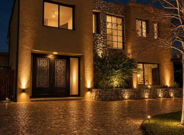 Casa de 6 ambientes, Tigre · Espectacular Casa a La Laguna! Mas 1.000 m² de Lote y 256 m² Cubieros