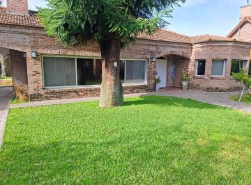 Casa · 350m² · 5 Ambientes · 3 Cocheras · Importante Propiedad en Venta en Bella Vista