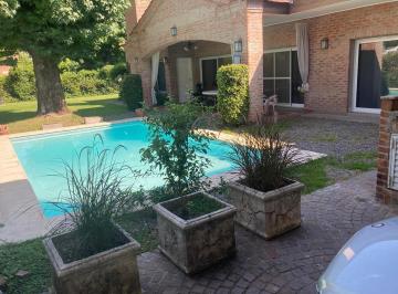 Casa · 350m² · 5 Ambientes · 3 Cocheras · Importante Propiedad en Venta en Bella Vista