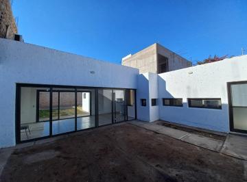 Vista del estar comedor desde la cochera. · Vendo Casa en Excelente Estado - Súper Luminosa