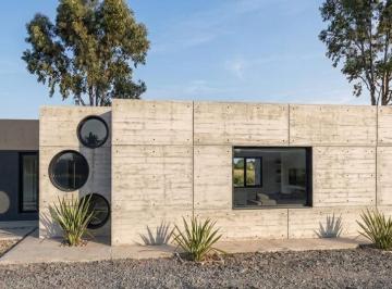 Casa · 136m² · 4 Ambientes · Casa en Venta en Santa Emilia, Pilar del Este, Pilar
