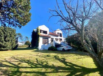 Casa · 210m² · 5 Ambientes · 2 Cocheras · Venta Casa 5 Amb C/pileta - Sierra de Los Padres