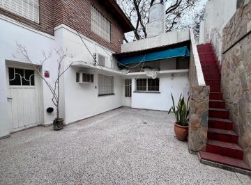 Casa · 120m² · 8 Ambientes · 1 Cochera · Casa en Alquiler.