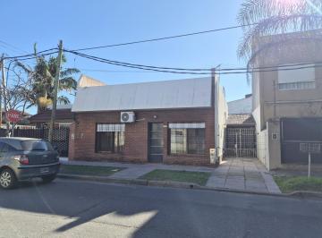 Casa · 106m² · 4 Ambientes · 2 Cocheras · Venta Casa en Villa Adelina. Dos Dorm., Garage, Jardín y Depósito. Apto Crédito.