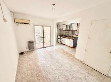 Departamento de 3 ambientes, Avellaneda · Impecable Departamento 3 Ambientes con Balcon, a m de Av Hipolito Yrigoyen