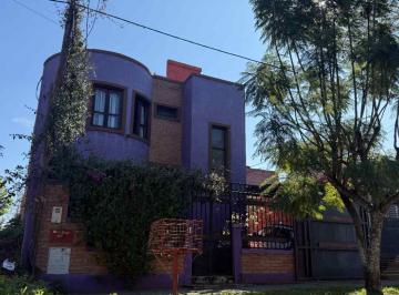 Casa · 170m² · 4 Ambientes · 2 Cocheras · Venta Casa 2 Dorm - 310 m² B° Bajo La Viña