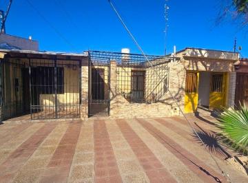 Casa de 4 ambientes, Las Heras · Casa en Venta Sobre Calle Independencia en Las Heras, Zona Altamente Comercial