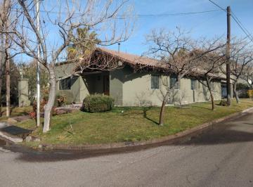 Casa · 164m² · 7 Ambientes · 2 Cocheras · Casa a La Venta en Club de Campo Mendoza