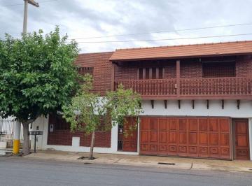 Casa · 250m² · 7 Ambientes · 2 Cocheras · Casa de Dos Plantas, Mas Departamento. Rawson