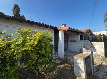 Casa · 241m² · 5 Ambientes · 1 Cochera · Venta Casa a Refaccionar Palomar Moron