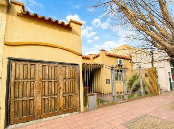 Casa · 85m² · 3 Ambientes · 1 Cochera · Venta Casa 2 Dorm. Parque Garage Reciclada