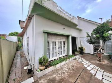 Casa · 109m² · 3 Ambientes · 1 Cochera · Casa 3 Ambientes Venta Temperley Jardin y Cochera