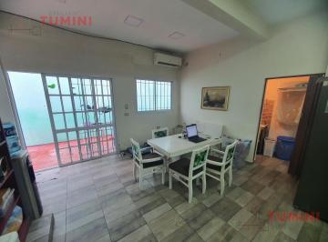 PH · 110m² · 5 Ambientes · PH Al Frente, 5 Ambientes, Patio y Terraza en Vélez Sarsfield – Sin Expensas.