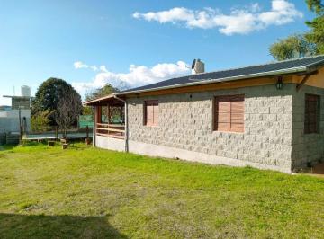 Casa · 93m² · 3 Ambientes · 4 Cocheras · Venta Casa 2 Dorm. con Pileta Villa Giardino