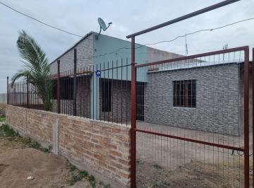 Casa · 106m² · 3 Ambientes · 1 Cochera · Casa en Alquiler en Las Compuetas