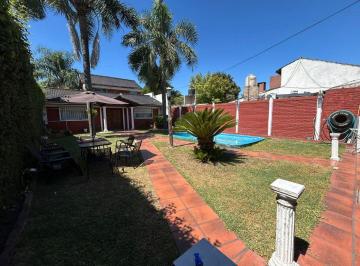 Casa · 150m² · 4 Ambientes · 1 Cochera · Casa Ituzaingo Lote 400 m² Pileta Quincho Cochera