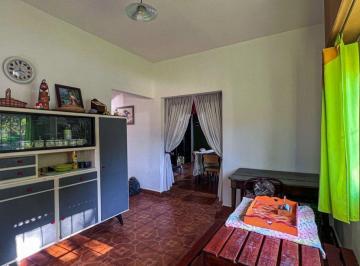 Casa · 65m² · 3 Ambientes · 1 Cochera · Venta de Casa 3 Ambientes con Parque.