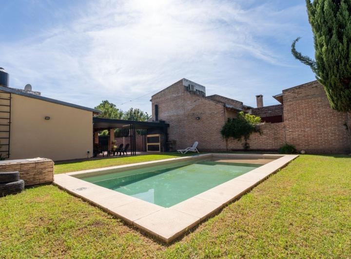 Casa · 135m² · 4 Ambientes · 1 Cochera