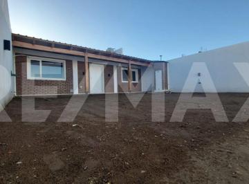 Departamento · 50m² · 1 Ambiente · 1 Cochera · Alquiler Casa Monoambiente con Patio y Cochera