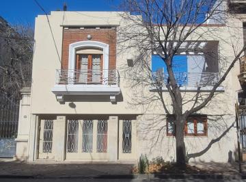 Casa · 215m² · 9 Ambientes · 1 Cochera · Casa en Nuestra Señora de Lourdes
