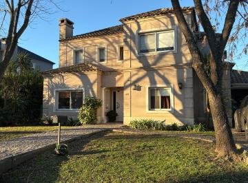 Casa · 180m² · 4 Ambientes · 5 Cocheras · Casa en Venta en Los Jazmines - Pilar del Este - Apta Credito