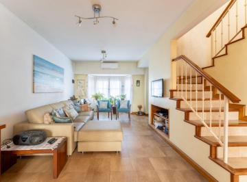Casa · 270m² · 6 Ambientes · 1 Cochera · Casa Nueva 6 Ambientes Jardín Parrilla Cochera