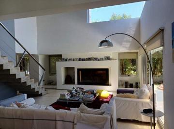 Casa · 230m² · 6 Ambientes · 2 Cocheras · Venta Casa Moderna en Barrio Laguna del Sol, Tigre