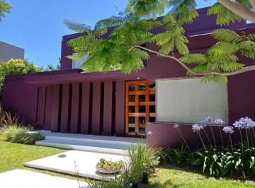 Casa · 230m² · 6 Ambientes · 2 Cocheras · Venta Casa Moderna en Barrio Laguna del Sol, Tigre