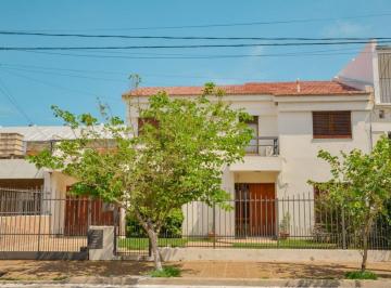Casa · 243m² · 9 Ambientes · 2 Cocheras · Venta Casa Barrio Jardin 3 Dormit 3 Baños Pileta