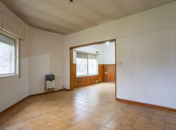 Casa · 120m² · 3 Ambientes · 1 Cochera · Venta Casa de Dos Dorm. en Esquina