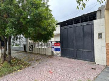 Casa · 9 Ambientes · 1 Cochera · Venta de Casa a Refaccionar - Av Colón Norte Nº 153