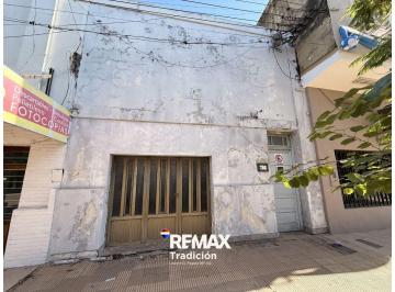 Casa · 85m² · 5 Ambientes · 1 Cochera · Casa 2 Dorm. en Venta – Sáenz Peña – Microcentro