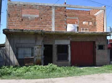 Casa · 389670m² · 14 Ambientes · 2 Cocheras · Venta en Bloque de 9 Departamentos en Alquiler