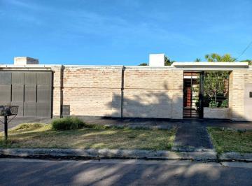 Casa · 93m² · 4 Ambientes · 1 Cochera · Se Vende Casa Lista Para Habitar