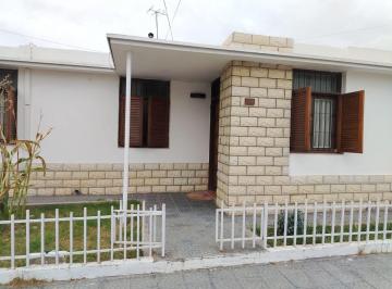 Casa · 122m² · 4 Ambientes · 1 Cochera · Venta de Casa 3 Dorm.