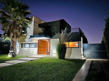 Casa · 290m² · 6 Ambientes · 3 Cocheras · Casa 3 Habitaciones en Alquiler B´ Priv Carrascal