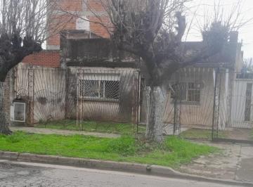 Casa · 60m² · 3 Ambientes · Casa Para Reciclar Moron Sur