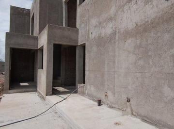 Casa · 106m² · 5 Ambientes · 1 Cochera · Venta de Dúplex 3 Dorm. Lujan de Cuyo