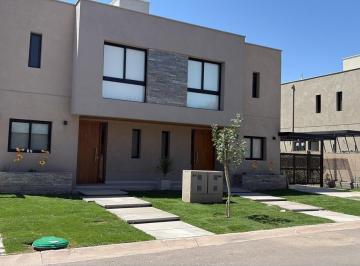 Casa de 5 ambientes, Mayor Drummond · Venta Hermoso Duplex a Estrenar en Estancia Bulnes