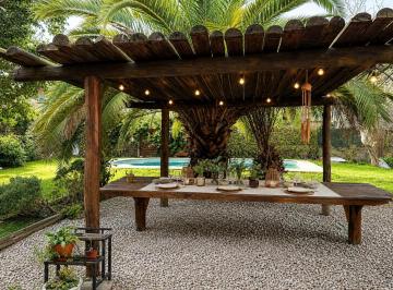 Casa · 150m² · 4 Ambientes · 2 Cocheras · Casa en Venta en Berazategui
