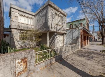 Casa · 177m² · 5 Ambientes · 1 Cochera · Venta Casa de 4 Dorm. con Gran Patio y Cochera Zona Sur Rosario