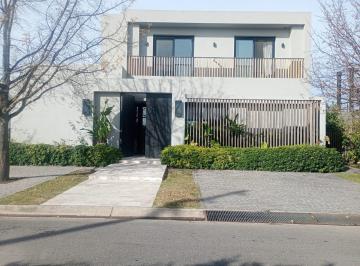 Casa · 600m² · 6 Ambientes · 2 Cocheras · Casa en Venta de 6 Ambientes en El Barrio Ayres Plaza, Pilar, Gba Norte