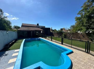 Casa · 300m² · 4 Ambientes · 3 Cocheras · Venta Casa con Patio y Pileta R. Calzada