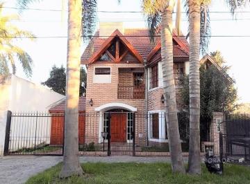 Casa · 260m² · 5 Ambientes · 1 Cochera · Venta Casa en Ituzaingó 5 Ambientes, Jardín y Pileta Apta Credito