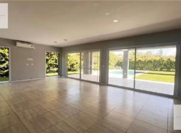 Casa · 307m² · 5 Ambientes · 2 Cocheras · Venta en La Lomada de Pilar